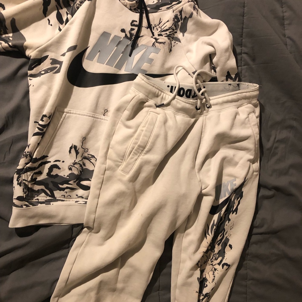 Nike Woman Track Suit
